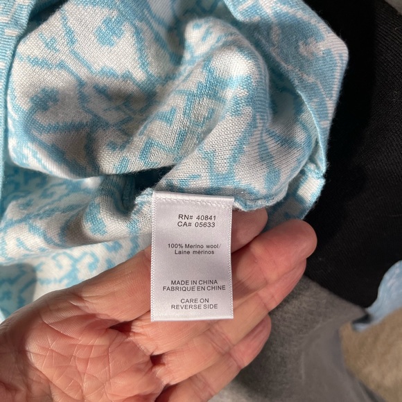 New W/Tags Soft mount Wool Sweater With Thumb holes, Long Sleeves and Zipper. - Picture 5 of 7